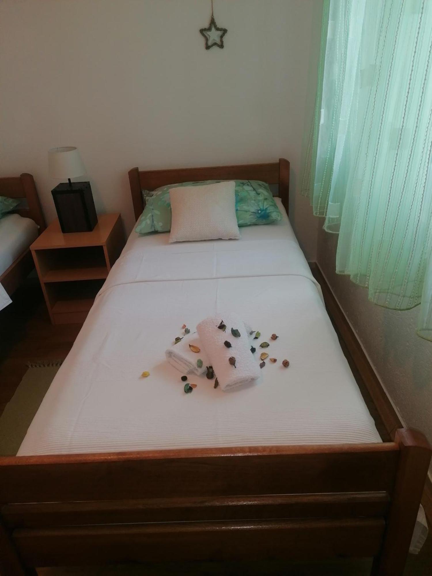 Apartman Volarevic Donji Karin Exterior foto